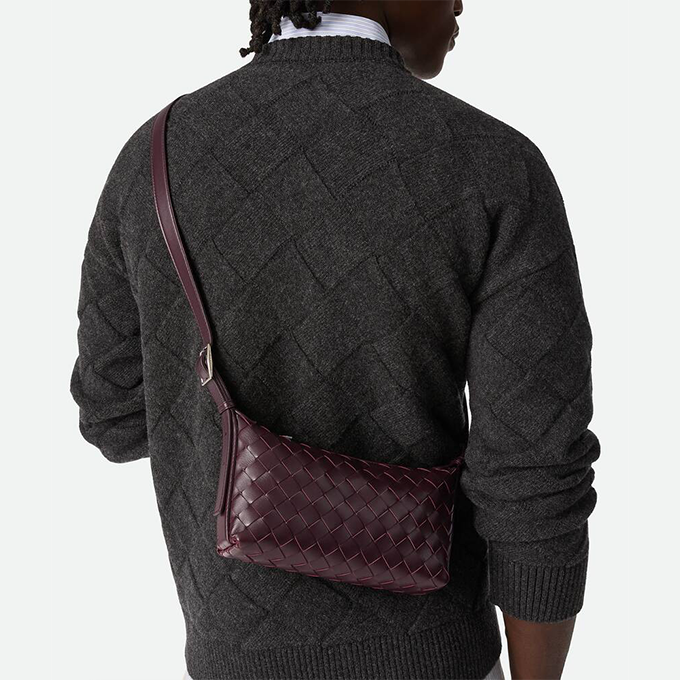 bottega veneta traveler intrecciato leather mini zip crossbody pouch #844018